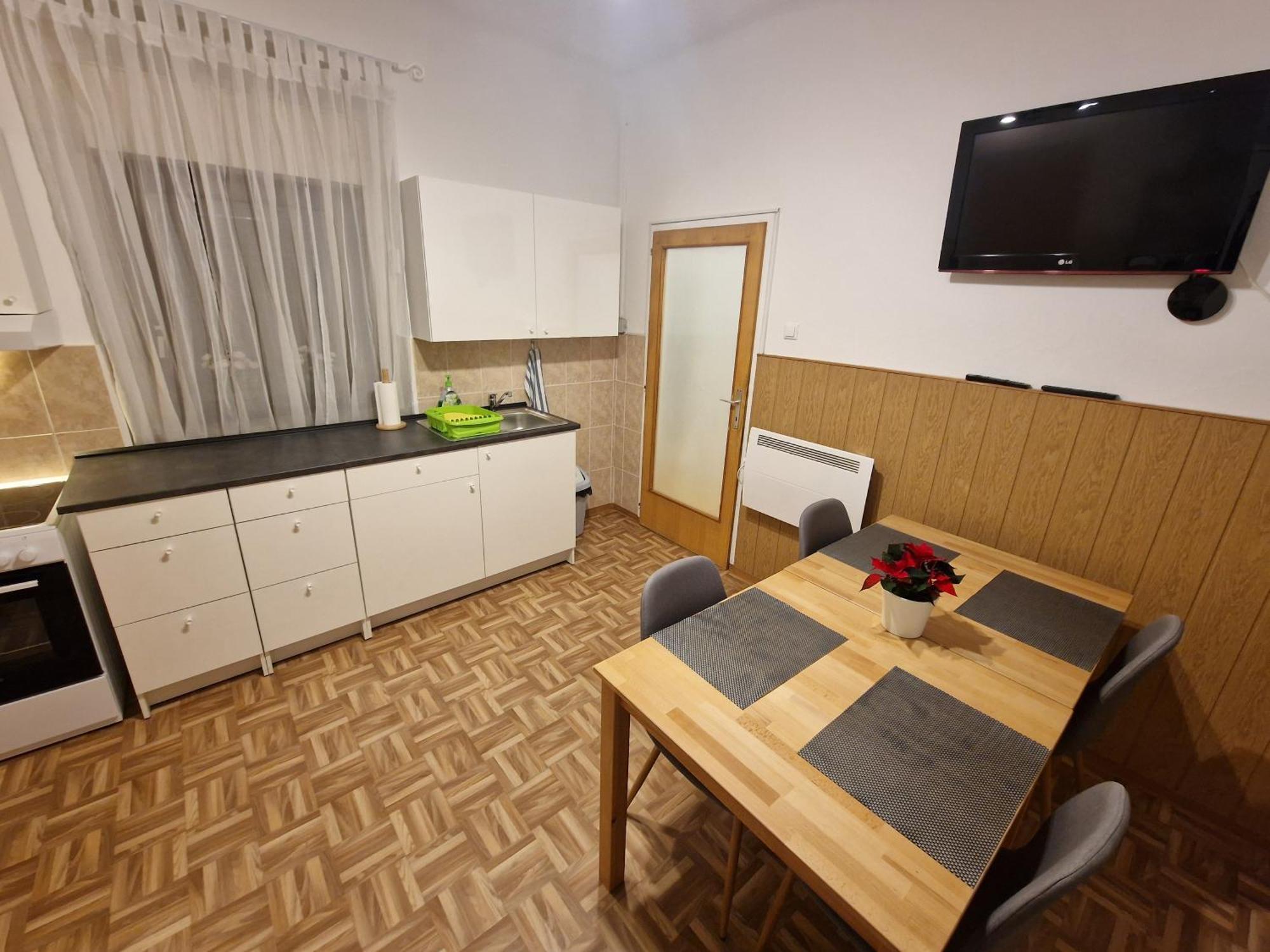 Saso Rooms & Apartments ลูบลิยานา ภายนอก รูปภาพ