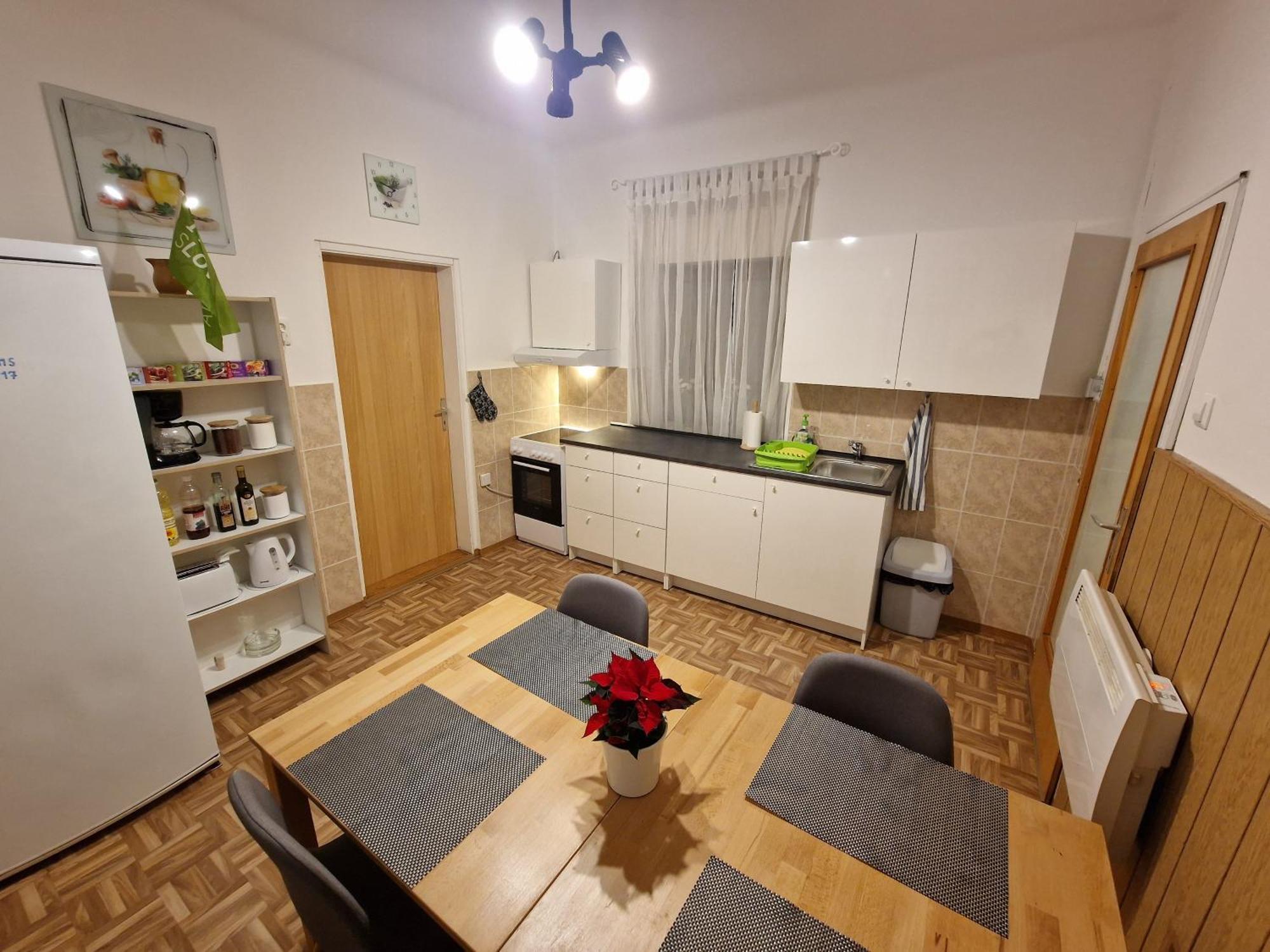 Saso Rooms & Apartments ลูบลิยานา ภายนอก รูปภาพ